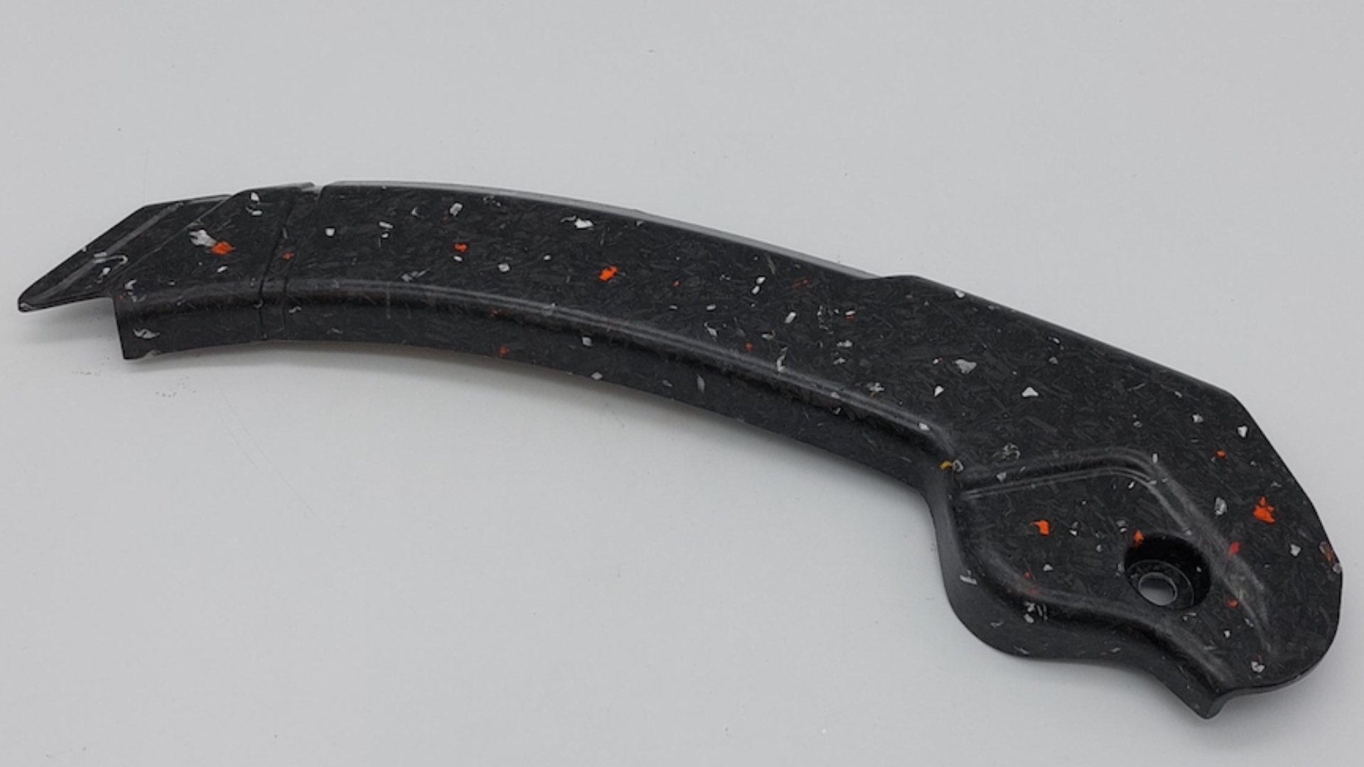 Finished black component made with recycled carbon fiber